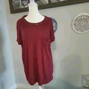 Torrid burgundy tee shirt trimmed in rhinestones size 1